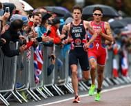 Jonathan Brownlee of Great Britain and Javier Gomez of Spain battle during the PruHealth ITU World Triathlon Grand Final London at Hyde Park on September 15, 2013 in London, England.  (Getty Images)